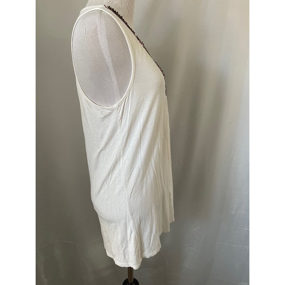 Bellatrix Cream Embroidered Wooden Beaded Scallop Design Neckline Tank Top - Picture 5 of 10
